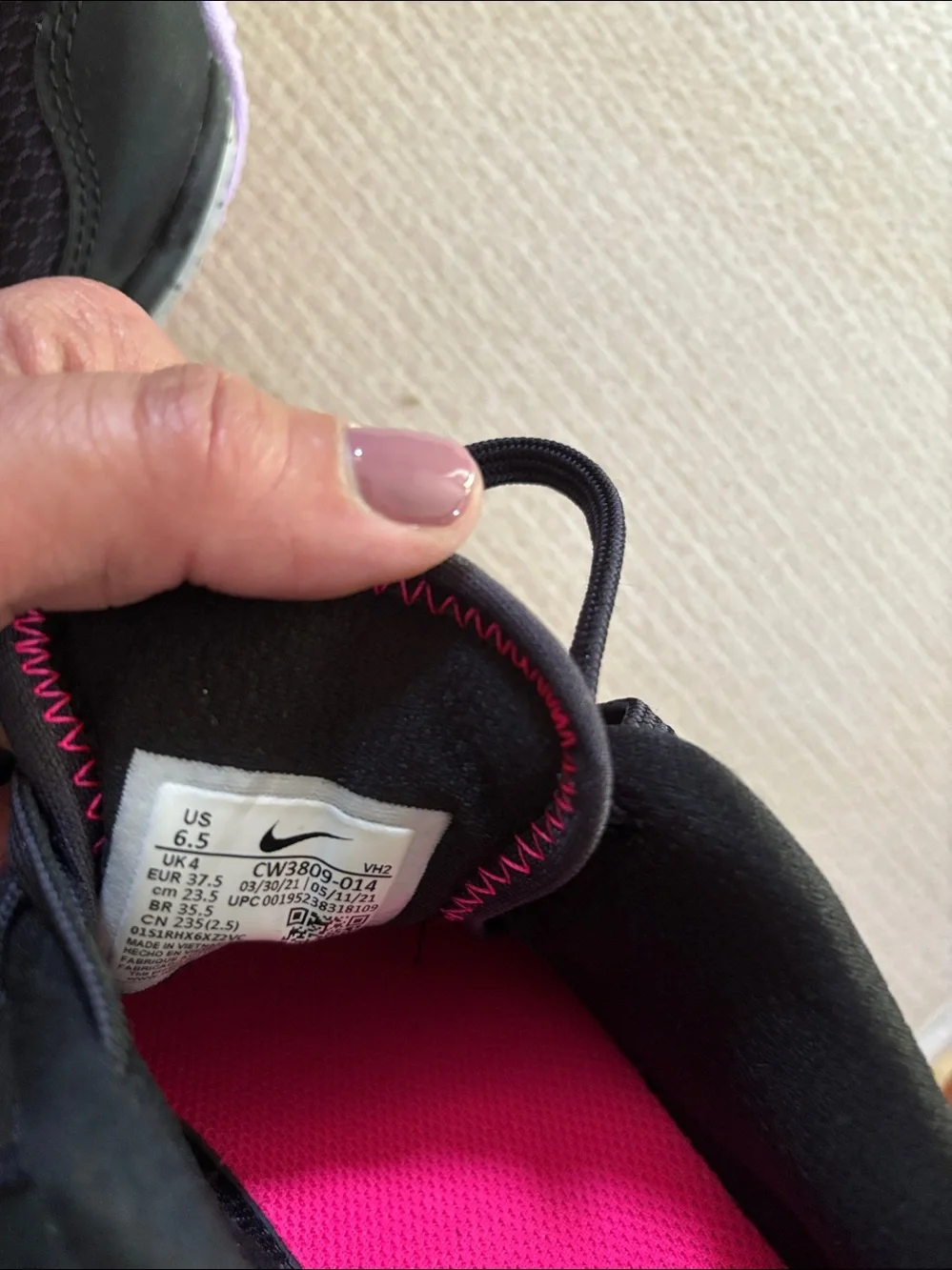 Nike Women Black and Hot Pink Athletic Running Shoes - Picture 7 of 7